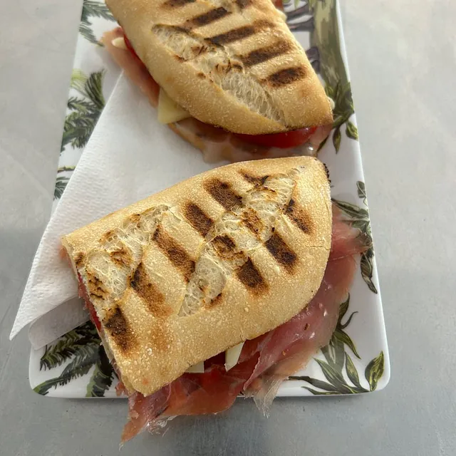 Bar Cafeteria Victoria plato